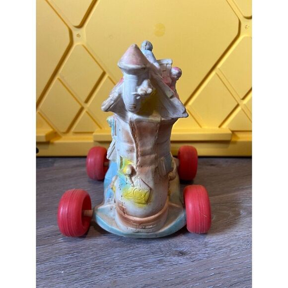 Vintage Old Woman Who Lived In A Shoe Figurine On Wheels Pull Toy - Picture 5 of 5